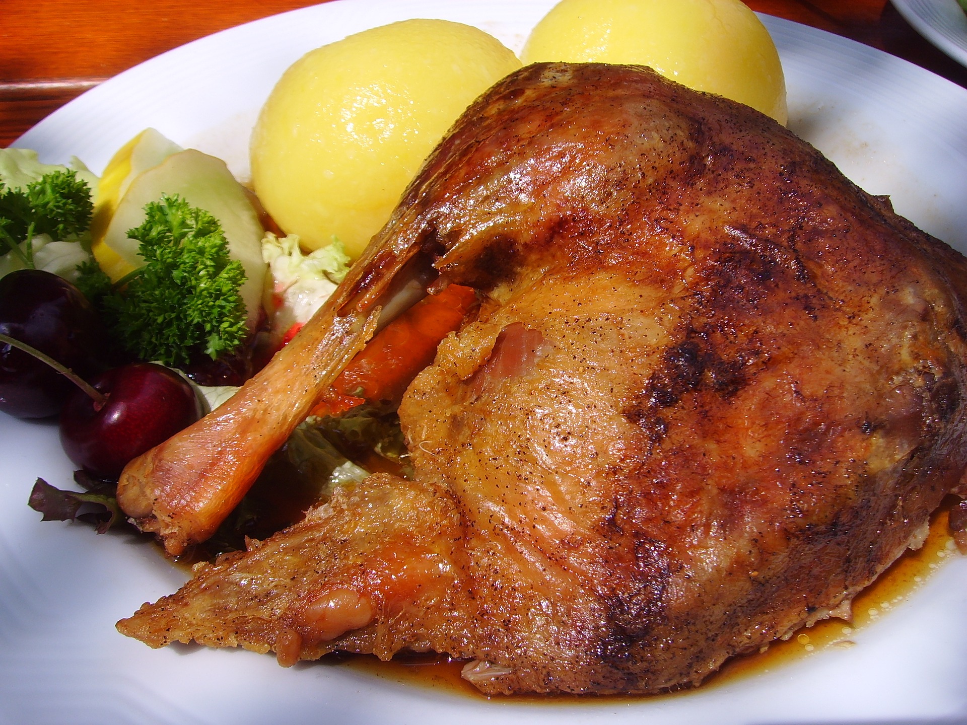 Im November veranstalten wir unser traditionelles Gänsekeulen – Essen! Im November veranstalten wir unser traditionelles Gänsekeulen – Essen!